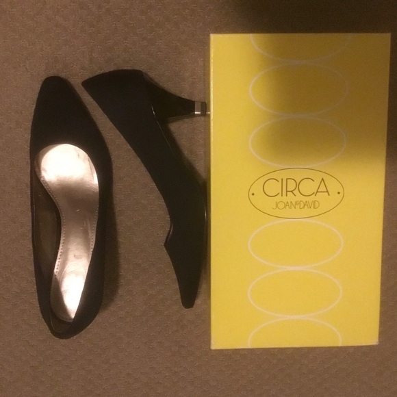 Joan & David Shoes - Picture 3 of 3